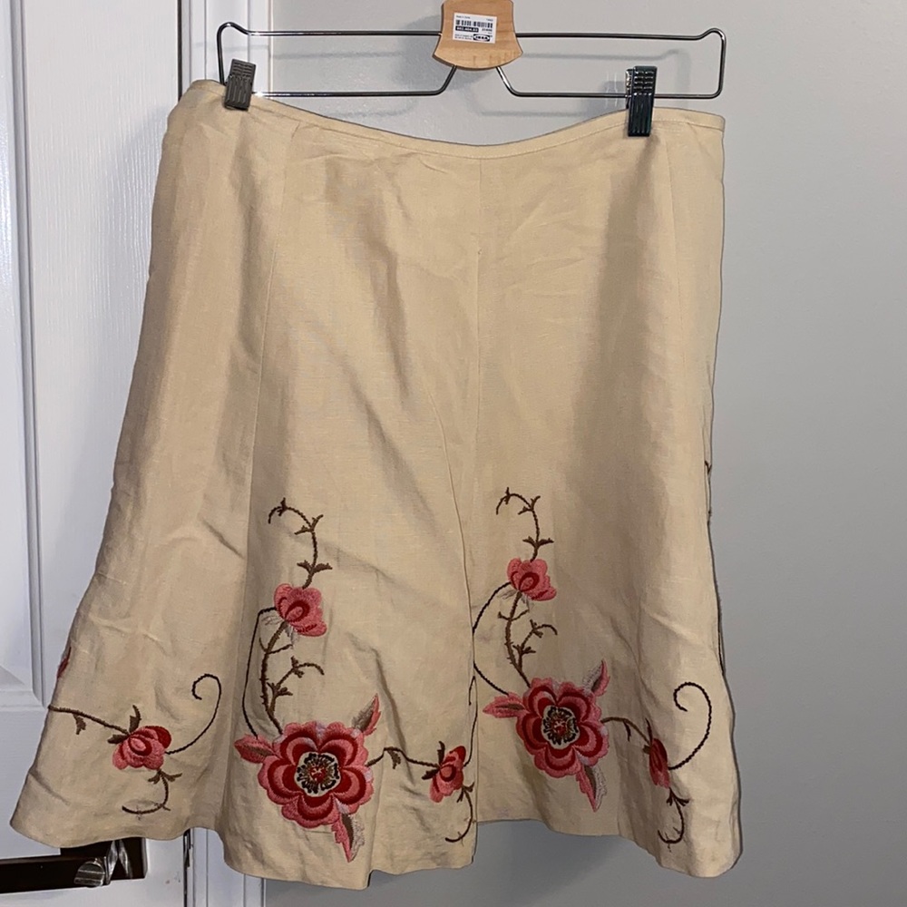 Tan Floral Skirt🌺
